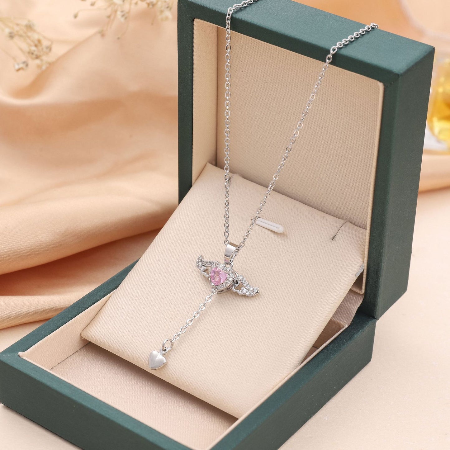 Collar con borlas y alas de ángel con forma de corazón de Cupido en movimiento y cadena de clavícula de cristal, joyería para mujer