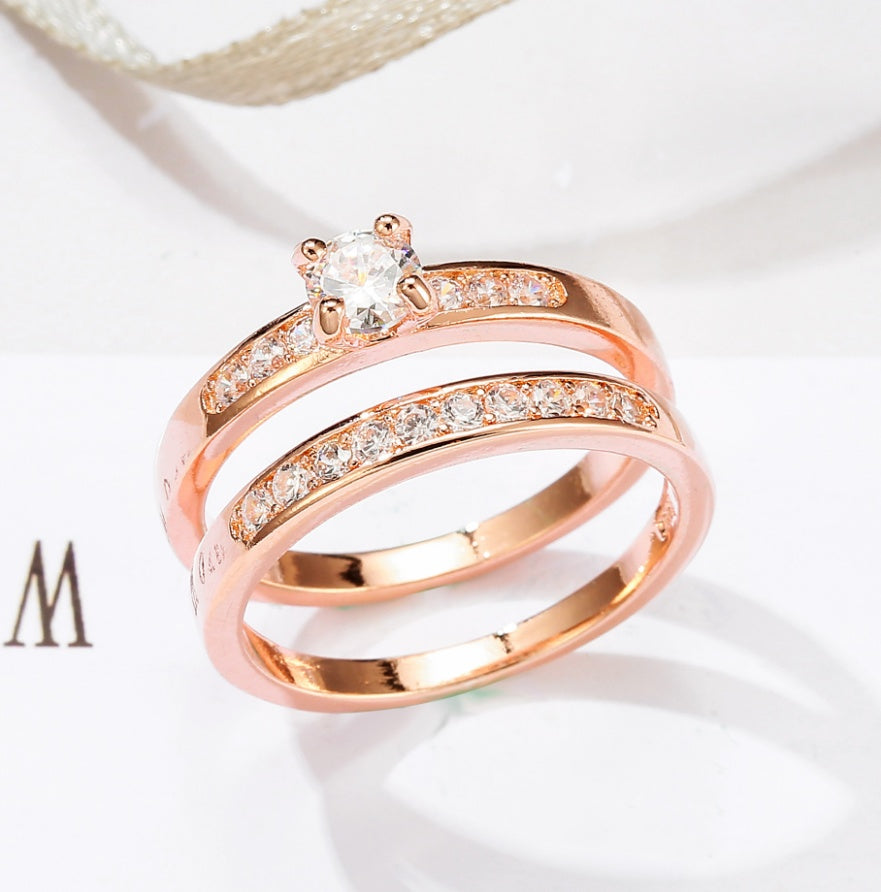 Anillo de oro rosa con diamantes