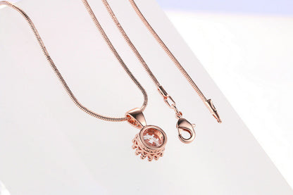 Collar con colgante de circonitas bañado en oro rosa y oro blanco