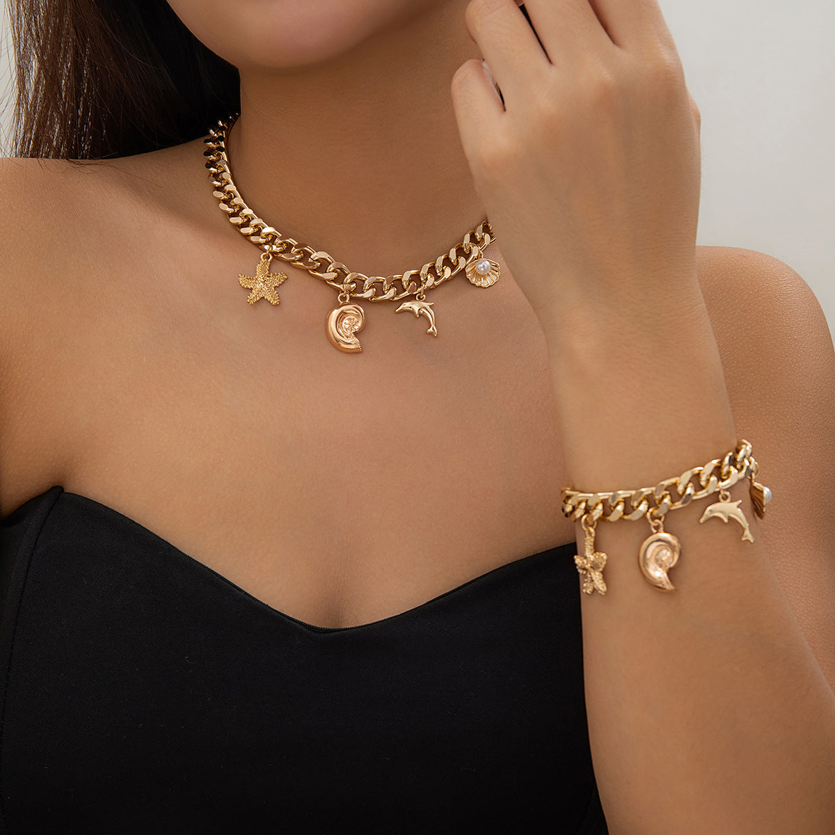 Conjunto de gargantilla y pulsera con borlas estilo bohemio chic con ambiente oceánico