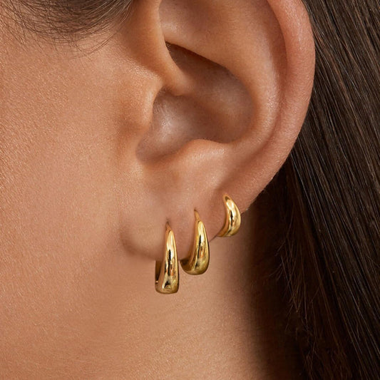 Pendientes sencillos y brillantes de oro de 18 quilates para mujer